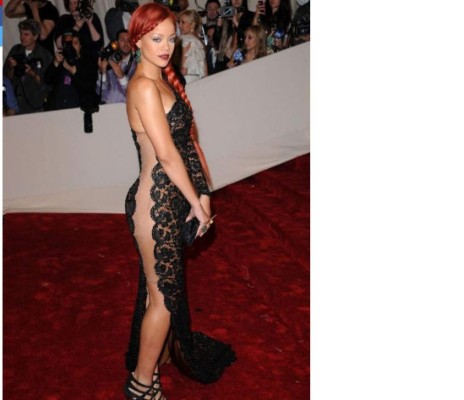 FOTOS: Los vestidos más sensuales, polémicos y criticados de Rihanna