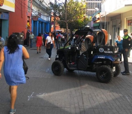 Resguardan de vendedores la peatonal