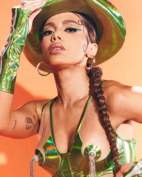 Rinosplatia, reducción de pechos y remoción de quijada: el cambio físico de Anitta gracias a las cirugías plásticas