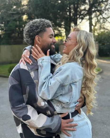 Increíble: Jugador cambiará de club y pide que también fichen a su novia futbolista