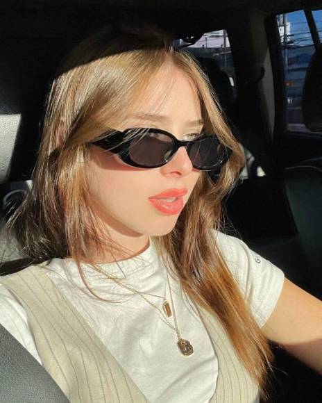 Polémica: por su hermoso rostro y escultural cuerpo, conceden licencia de conducir a influencer