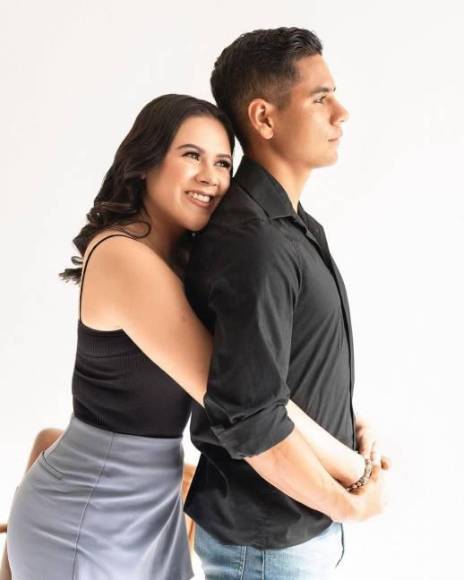 Carlos Pineda revela que jugador le quiso enamorar a su esposa