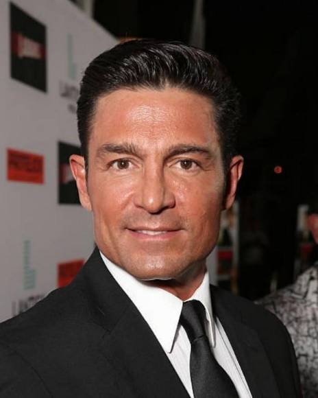 Galanes del espectáculo que siguen seduciendo aún después de pasar los 50 (Fotos)