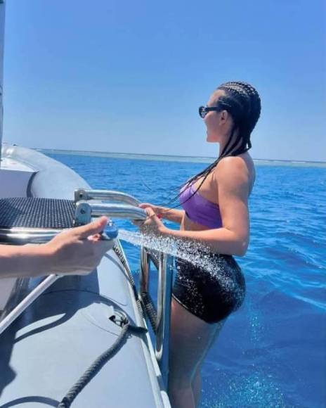 Georgina Rodríguez sorprende hasta a Cristiano Ronaldo al lucir cuerpazo en traje de baño