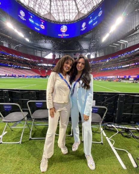 Las hermosas periodistas que roban miradas en los estadios de la Copa América 2024