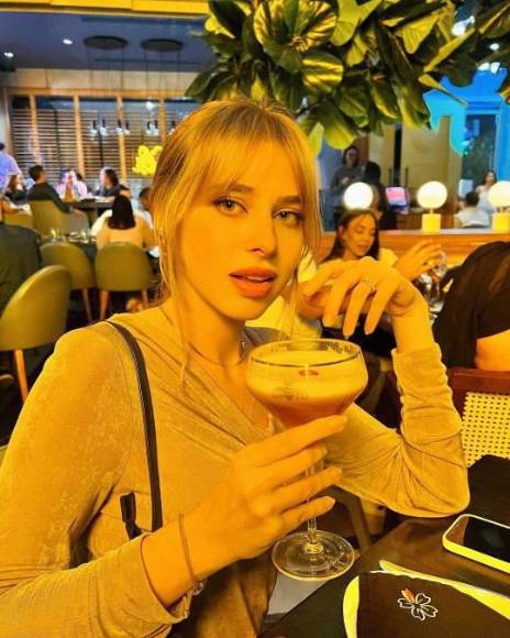 Polémica: por su hermoso rostro y escultural cuerpo, conceden licencia de conducir a influencer