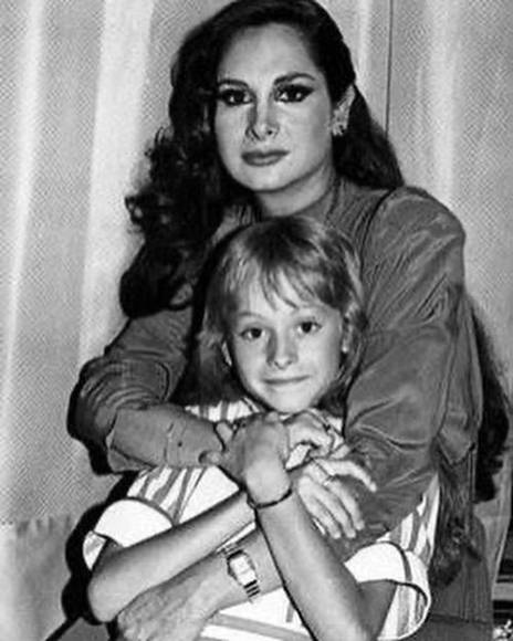 Una belleza inigualable y madre por sobre todas las cosas, así era Susana Dosamantes