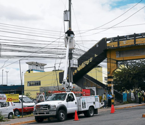 Desenredarán nudos ciegos de cables en cuatro bulevares de Tegucigalpa