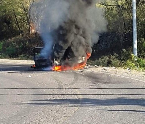 Motociclista muere al impactar contra un vehículo
