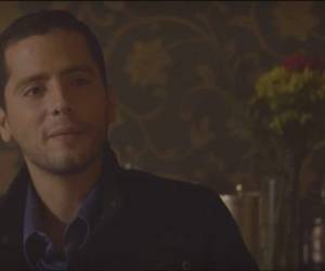 “Incógnita” Género: Drama Sinopsis: Dos personajes, una cena y un hecho que marcará la vida de ambos.