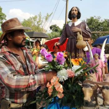 <div id='DTElementID-688925' class='QuickRead'><p class='[No paragraph style]'>Los habitantes de una aldea en El Paraíso honran cada año a San Isidro Labrador para que interceda por sus cultivos de granos básicos, que permiten subsistir a decenas de familias</p></div>