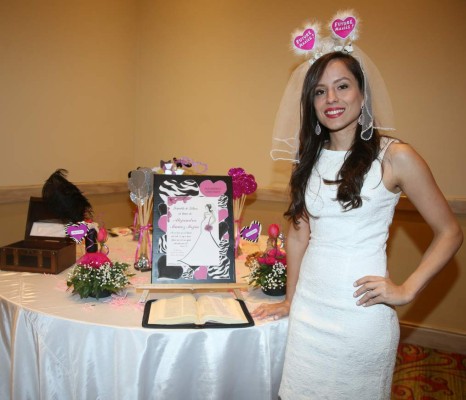 Alegre noche para decirle adiós a la soltería de Alejandra Muñoz