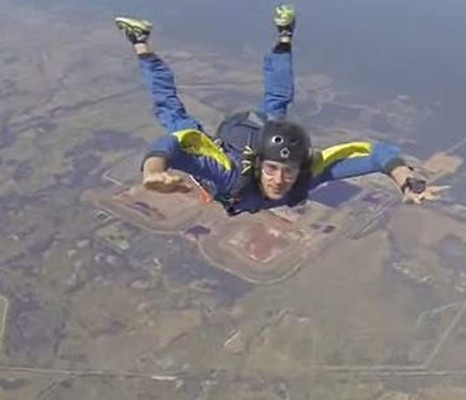 Paracaidista sufre ataque de epilepsia en el aire