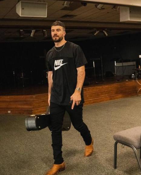 ¿Quién es Sam Hunt y por qué su esposa lo acusa de adúltero?