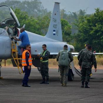 Además de planear comprar más aeronaves, siempre se trabaja en buscar repuestos para recuperar los F5, los Cessna A-37 Dragonfly y los Tucano T27. El convenio con Israel no continuó y están negociando la cancelación.