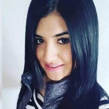 Lorenza, la joven hallada muerta tras la DANA en Valencia; su padre denuncia a sus amigas