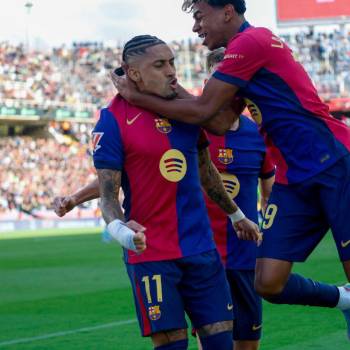 Barcelona remonta 4-3 al Celta Vigo y Raphinha vuelve a ser el héroe