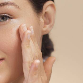Vitamina K: La aliada definitiva contra ojeras, rojeces y problemas de coagulación
