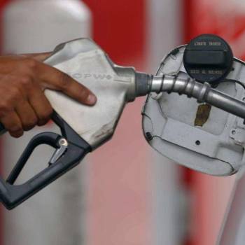 entre los factores que definen los precios de los combustibles influyen sus valores en el puerto de embarque y en el puerto de entrada, así como el impuesto sumado