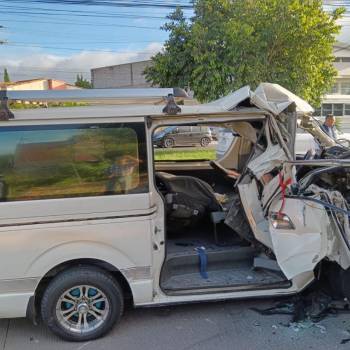 Accidente entre busito y una rastra deja varios heridos en el anillo periférico