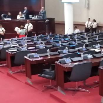 Ambiente hostil en el Congreso Nacional y denuncian a Bartolo Fuentes de Libre de agresión