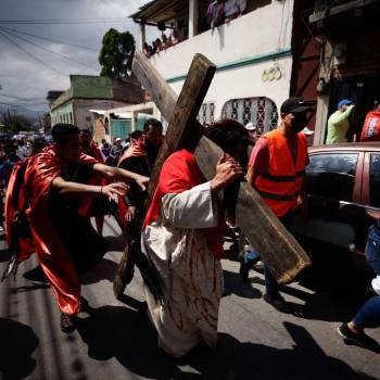 Esta fecha también es crucial para el cristianismo en el que, según la Biblia, se decide la sentencia de Jesús en la cruz