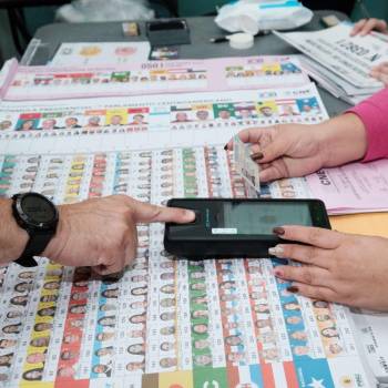 La Unidad de Datos de EL HERALDO Plus detectó que solo se tomaron las huellas dactilares a 2,573,189 electores de más de 3.3 millones que llegaron a ejercer el sufragio con una coincidencia del 76.8%