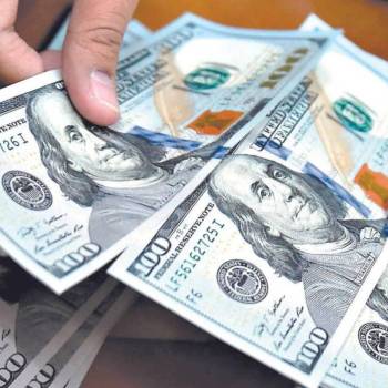 Reducción de divisas y menor consumo, efectos de gravar remesas de Estados Unidos