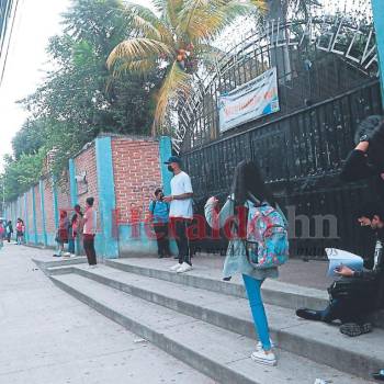 El nuevo modelo policial también incluirá presencia de efectivos en las afueras de los centros educativos siempre y cuando se suscite un hecho que represente un peligro para los educandos El nuevo modelo policial también incluirá presencia de efectivos en las afueras de los centros educativos siempre y cuando se suscite un hecho que represente un peligro para los educandos