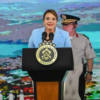 Xiomara Castro pide el voto por Rixi Moncada en asamblea de la Amhon