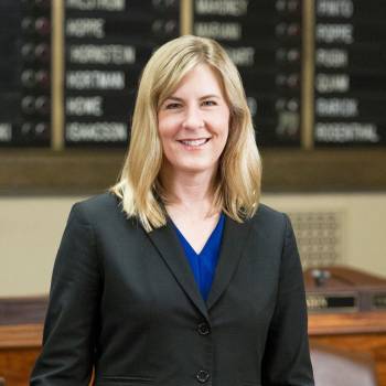 A disparos asesinan a Melissa Hortman, congresista de EE UU, y a su esposo en Minnesota