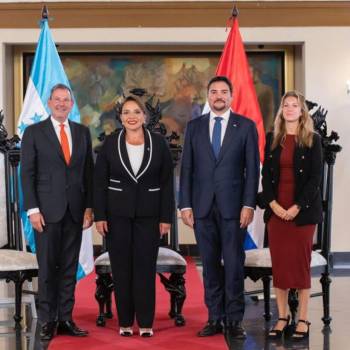 Presidenta Castro recibe credenciales de cuatro nuevos embajadores en Honduras