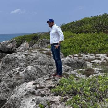 “Si Honduras tiene una isla deseada, que es Roatán, ahora vamos a tener la isla temida, que es la Isla del Cisne”, aseguró el ministro de Defensa, José Manuel Zelaya, quien a su vez reveló que en un mes y medio iniciaría el proceso de licitación