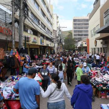 Familias siguen con las compras de fin de año en los mercados de Tegucigalpa