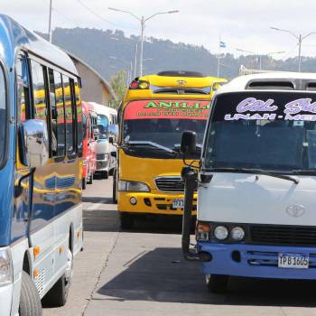 La mayoría de conductores del transporte público son jóvenes y conducen de manera temeraria, lo que pone en riesgo la vida de los pasajeros; cada semana se reportan accidentes