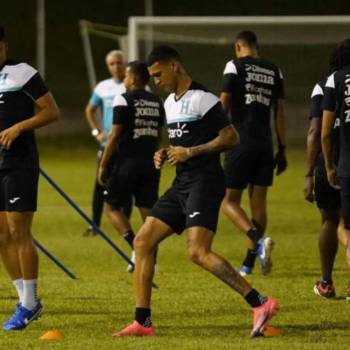 Honduras entrena en Kingston para partido ante Jamaica en Nations League