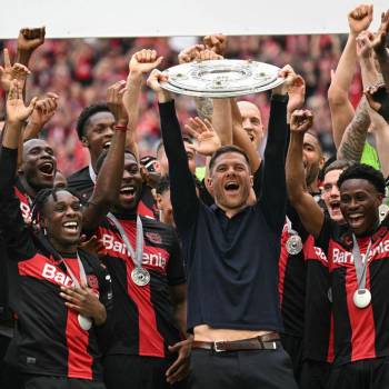 Tras ganar la Bundesliga en una campaña exitosa en la que nadie derrotarlos, el Bayer Leverkusen de se consagró históricamente como campeón invicto