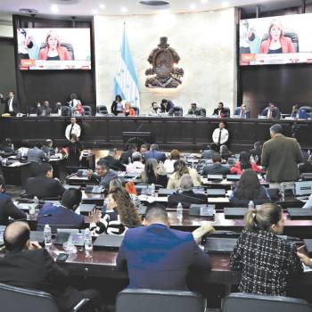 Acuerdo trianual con el FMI está sujeto a la aprobación de 11 ajustes estructurales
