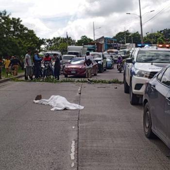 Anciana muere atropellada en el anillo periférico a la altura de la colonia Quezada