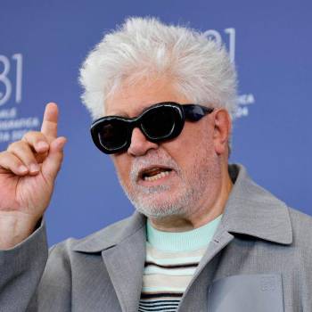 Almodóvar aboga por la eutanasia y critica los discursos de odio en la Mostra