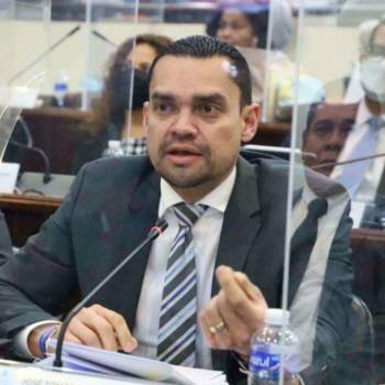 El jefe de bancada nacionalista desafió a los hermanos Zelaya luego de que se dijera que él y Nasry Asfura serían requeridos para testificar en el juicio contra Juan Orlando Hernández