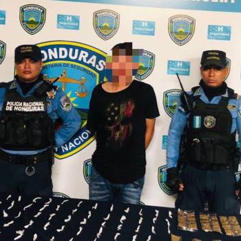 Según el reporte policial, el detenido al ver la presencia policial, intentó darse a la fuga por lo que fue capturado de manera inmediata