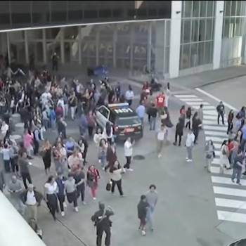 La atacante murió en el lugar luego de ser abatida por dos agentes que se encontraban fuera de servicio y que prestaban seguridad en el templo 