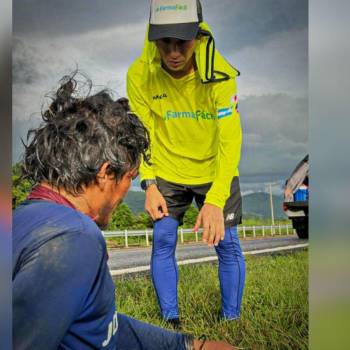 Shin Fujiyama ayuda a hondureño torturado y abandonado en Chiapas