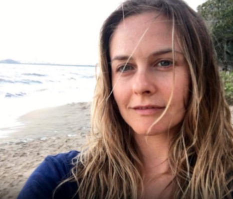 Famosas que mostraron las imperfecciones de su cara totalmente lavada en 2017