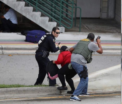 Cinco muertos y ocho heridos en tiroteo en aeropuerto en Florida