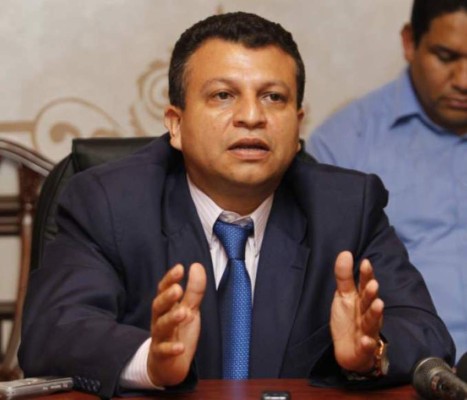 Por lazos de 'amistad', juez renuncia a llevar el caso de Teodoro Bonilla