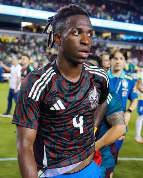 Lo que no se vio en TV del México-Brasil: Inesperado gesto de Vinícius Júnior