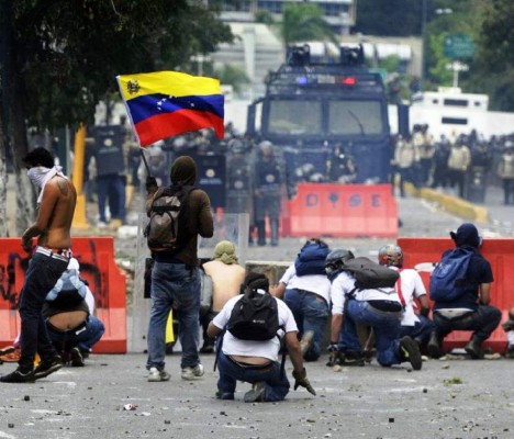 Maduro reitera llamado al diálogo a estudiantes opositores