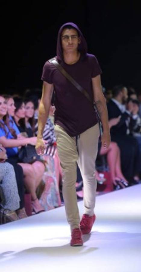 Elegancia y sobriedad iluminaron pasarelas de Piso Diez Diseño